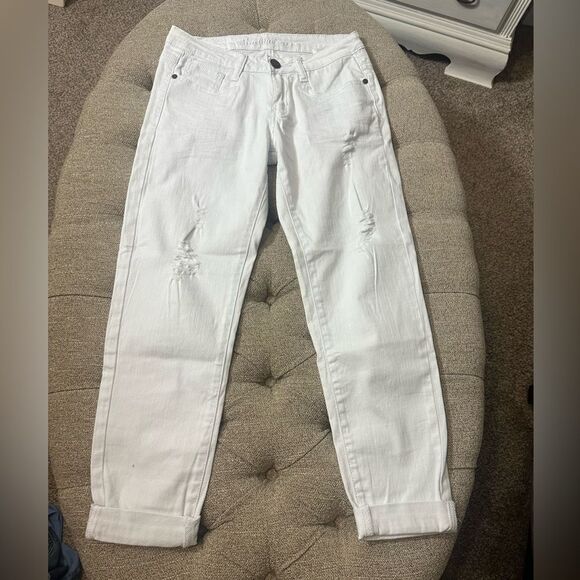 Distressed Cropped Jeans - Picture 2 of 16